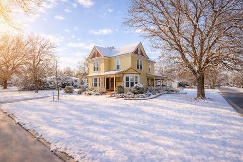 1103 26th St, Marion, IA, 52302-1938 | Card Image