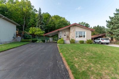 46 Brentwood Dr, House other with 3 bedrooms, 2 bathrooms and 7 parking in Stoney Creek ON | Image 2