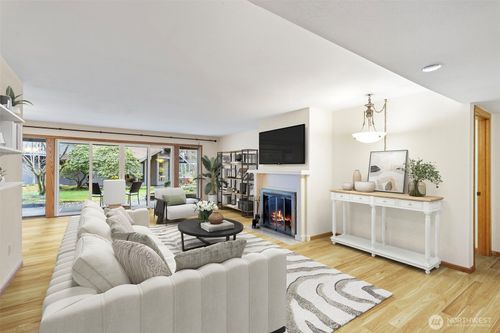 n2-1602 Ne 140th St, Seattle, WA, 98125-3228 | Card Image