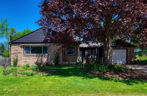 2916 W Valanna Court, GLENDALE, WI, 53209 | Card Image