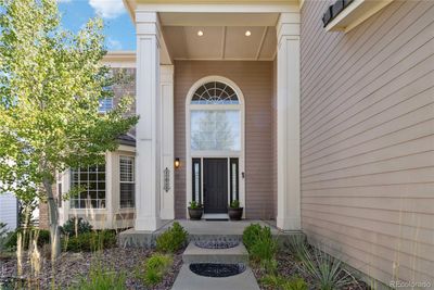 A grand entry way provides an incredible WOW factor. | Image 3