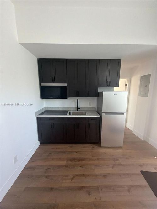 b-7801 Byron Ave, Miami Beach, FL, 33141-2015 | Card Image