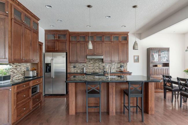 3 West Cedar Place Sw, Home with 4 bedrooms, 3 bathrooms and 4 parking in Calgary AB | Image 7