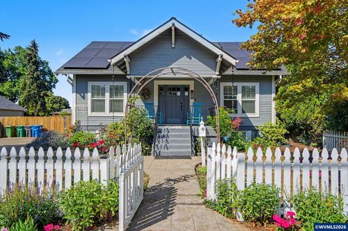 914 Pine St, Silverton, OR, 97381-1319 | Card Image