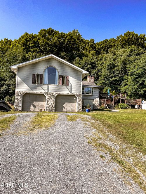 199 Swartz Rd, Altoona, PA, 16601-8717 | Card Image