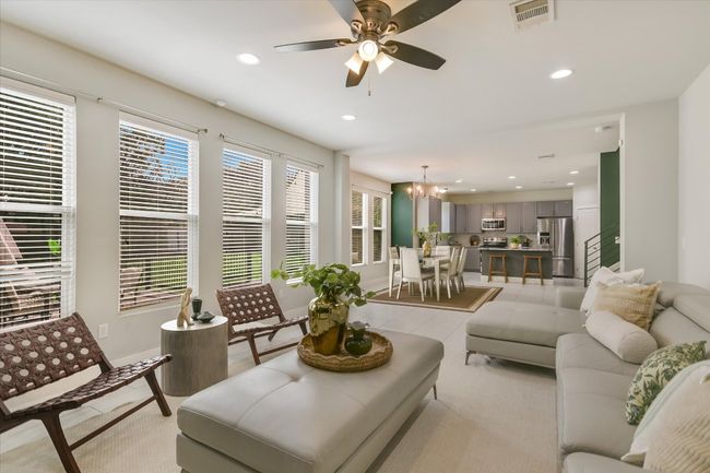 Large living room with great space to relax or entertain | Image 10
