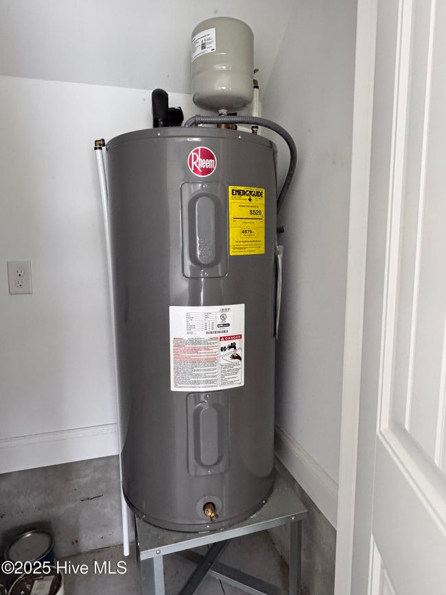 located in garage closet | Image 20