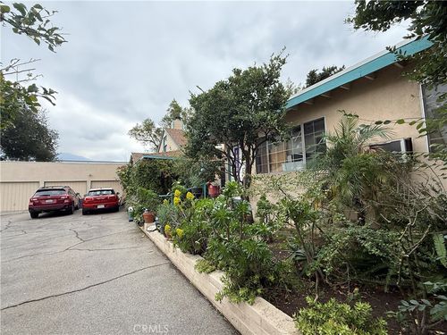 10438 Scoville Ave, Sunland, CA, 91040-3051 | Card Image