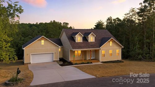 9-60 Westwinds Dr, Hickory, NC, 28601-7883 | Card Image