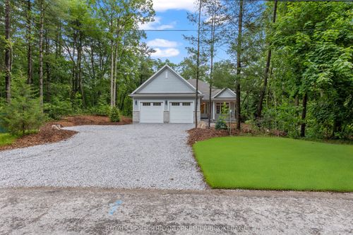 9940 Ontario St, Port Franks, ON, N0M2L0 | Card Image