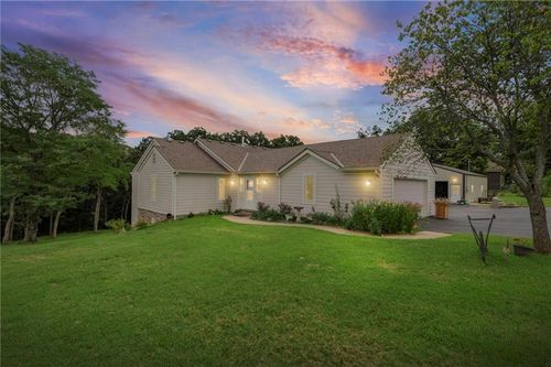 32435 W 91st St, De Soto, KS, 66018-8155 | Card Image