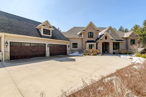 4179 Lily Rd, West Bend, WI, 53095-8737 | Card Image