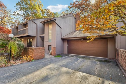 934 Canyon View Rd, Sagamore Hills, OH, 44067-2224 | Card Image