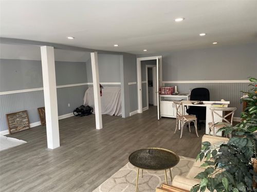 1-489 Montauk Hwy, East Quogue, NY, 11942-3920 | Card Image