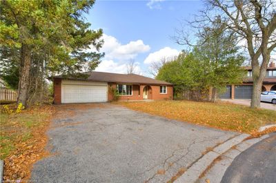 27 Hillcrest Crt, House other with 5 bedrooms, 3 bathrooms and 4 parking in Kitchener ON | Image 3