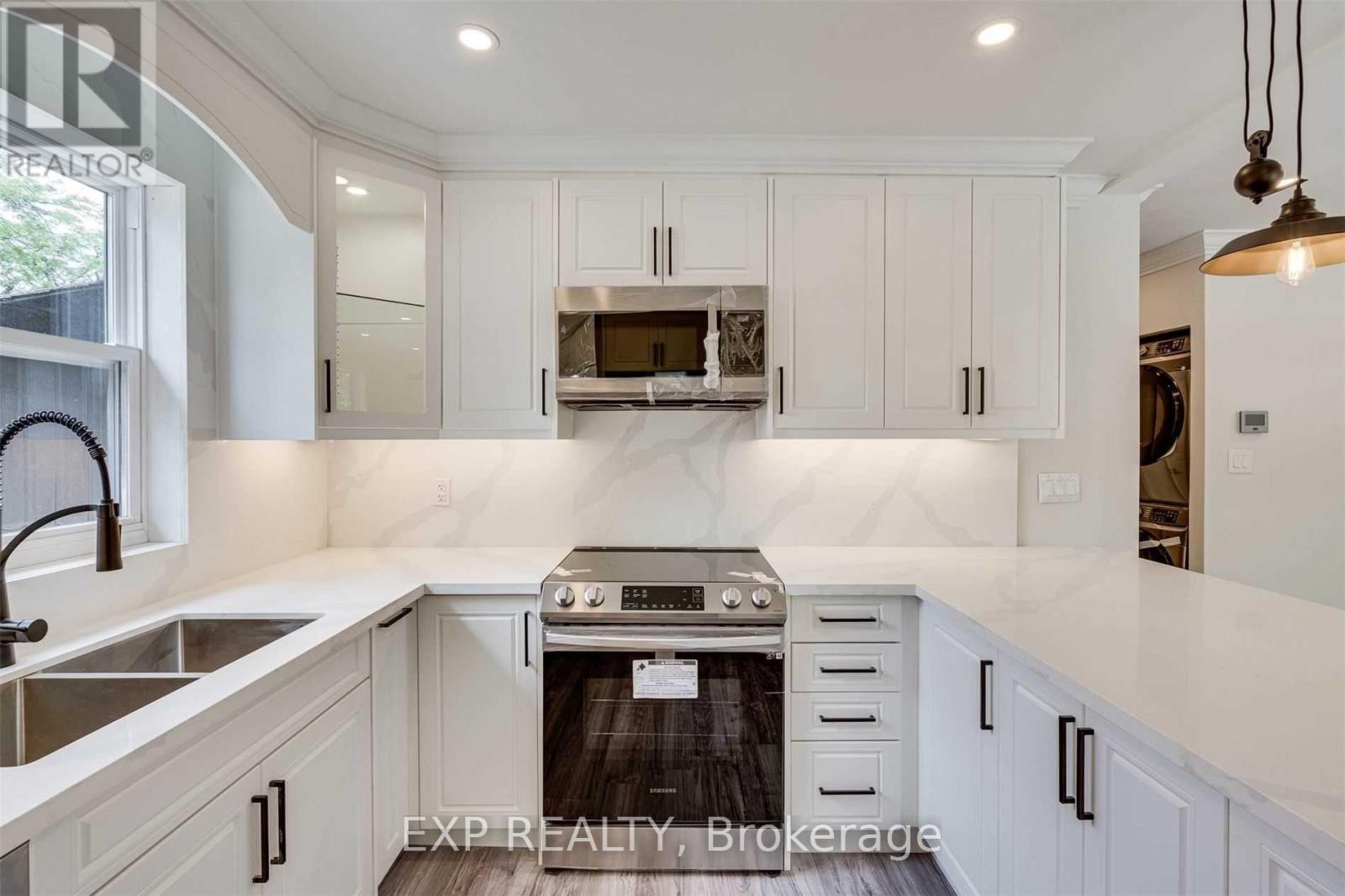 Residential Lease in Hamilton (Eastmount) 4