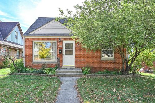 8709 W Elmore Avenue, Milwaukee, WI, 53222 | Card Image