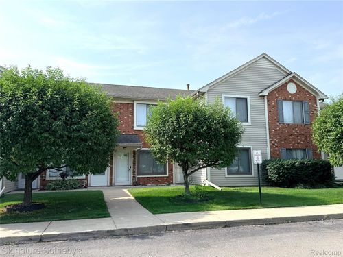 30783 Hidden Pines Ln, Roseville, MI, 48066-7308 | Card Image