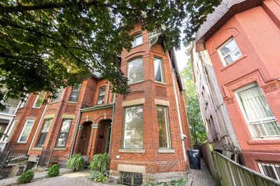 103 Gloucester St, Home with 5 bedrooms, 3 bathrooms and null parking in Toronto ON | Image 1