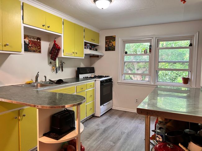 Unit 2 Retro inspired kitchen | Image 39