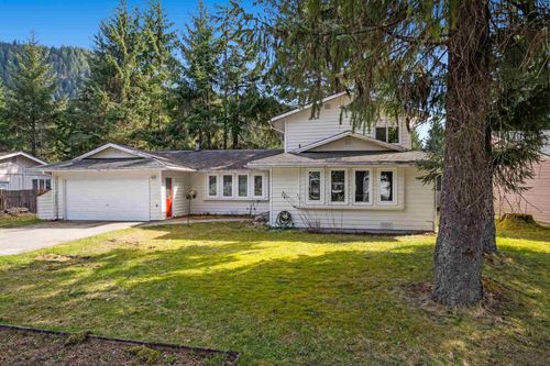 8608 Marilyn Ave, Juneau, AK, 99801-9015 | Card Image