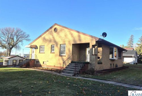 605 Water St Sw, Sleepy Eye, MN, 56085-1225 | Card Image