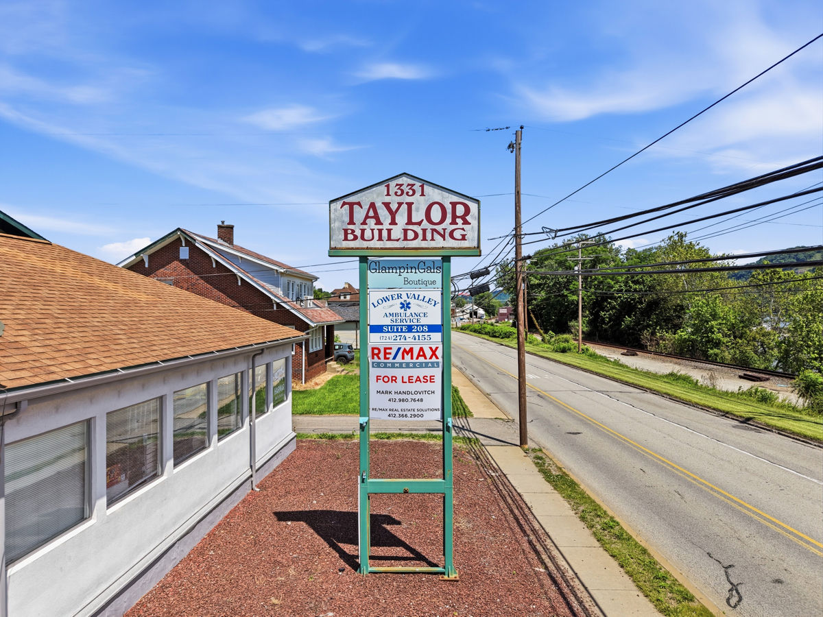 1331 Freeport Rd, Cheswick, PA 15024