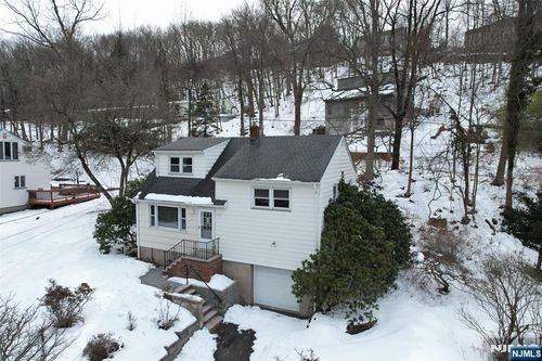 667 Colfax Rd, Wayne, NJ, 07470-6214 | Card Image