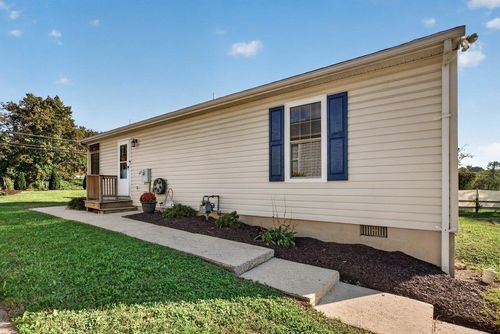 1447 N Delphine Ave, Waynesboro, VA, 22980 | Card Image