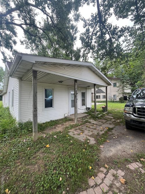 4065 Jefferson St, Burton, MI, 48509-1442 | Card Image