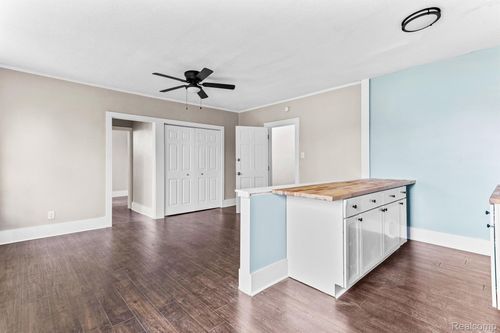 3550 Montclair St, Detroit, MI, 48214-2162 | Card Image