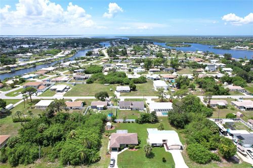 515 Meridan Ave, PORT CHARLOTTE, FL, 33952-6423 | Card Image
