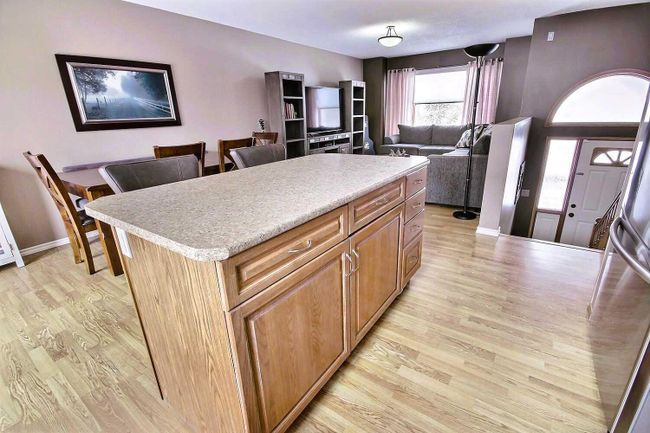 5109 54 Street, Home with 4 bedrooms, 3 bathrooms and 5 parking in Daysland AB | Image 6