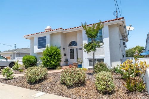 1751 1st St, Manhattan Beach, CA, 90266-7005 | Card Image