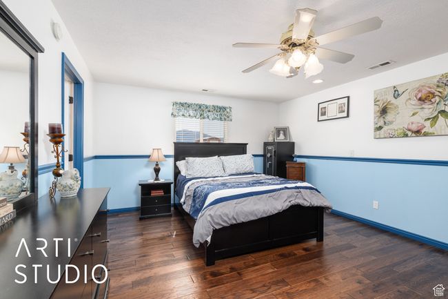 Bedroom with wood finished floors, ceiling fan, baseboards, and recessed lighting | Image 21