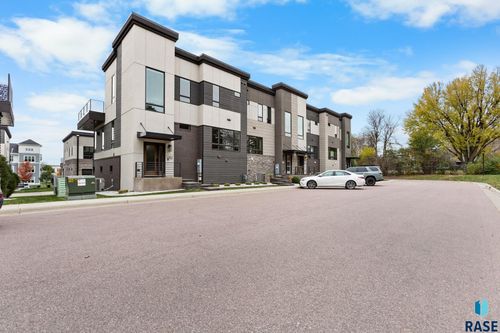 2810 S Oriya Pl Place, Sioux Falls, SD, 57106 | Card Image