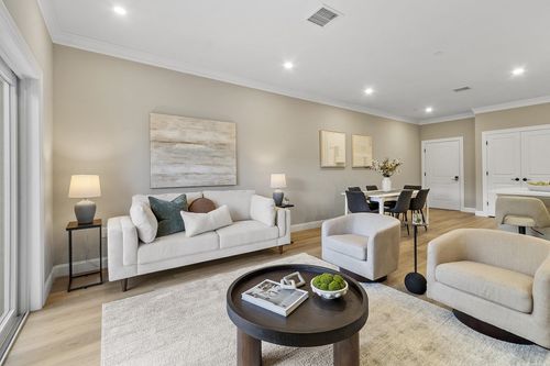 213-10100 S Willow St, Manchester, NH, 03103-2390 | Card Image