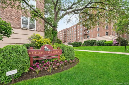 c67-1300 Midland Ave, Yonkers, NY, 10704-1425 | Card Image
