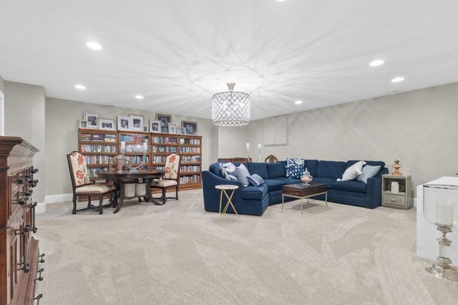 This enormous room is 22' x 25' | Image 17