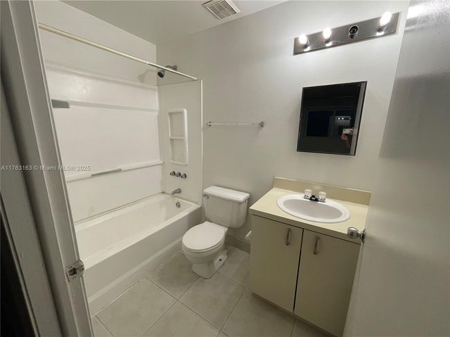 APT-203 - 14970 Sw 82 Nd Ln, Condo with 2 bedrooms, 3 bathrooms and null parking in Miami FL | Image 4