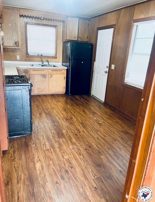 302 W Runnels St, House other with 3 bedrooms, 2 bathrooms and null parking in New Boston TX | Image 10