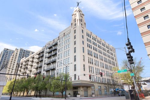310-758 N Larrabee St, Chicago, IL, 60654-6447 | Card Image