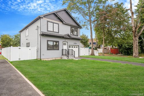 27 Elizabeth Ct, Hempstead, NY, 11550-4516 | Card Image