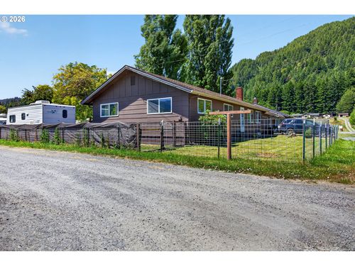 321 W Date St, Powers, OR, 97466-9635 | Card Image