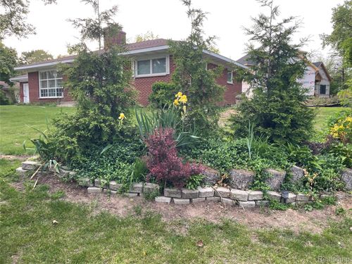 3443 Nichols Rd, Auburn Hills, MI, 48326-3835 | Card Image