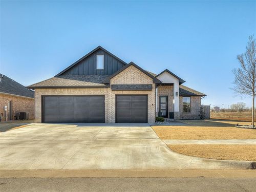 2025 Aminas Way, Yukon, OK, 73099-1211 | Card Image