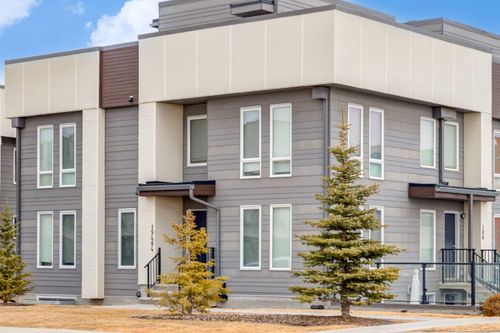 19484 37 St Se, Calgary, AB, T3M2W9 | Card Image