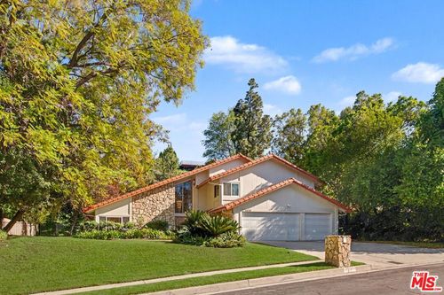 4070 Falling Leaf Dr, Encino, CA, 91316-4419 | Card Image
