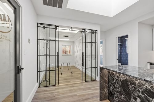 ste-14-63 Shore Rd, Winchester, MA, 01890-2828 | Card Image