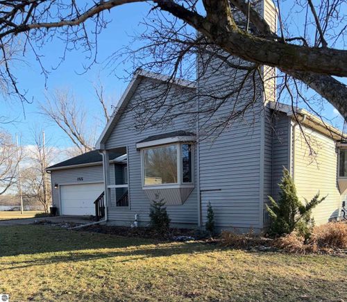 755 Mill St, Alma, MI, 48801-2250 | Card Image